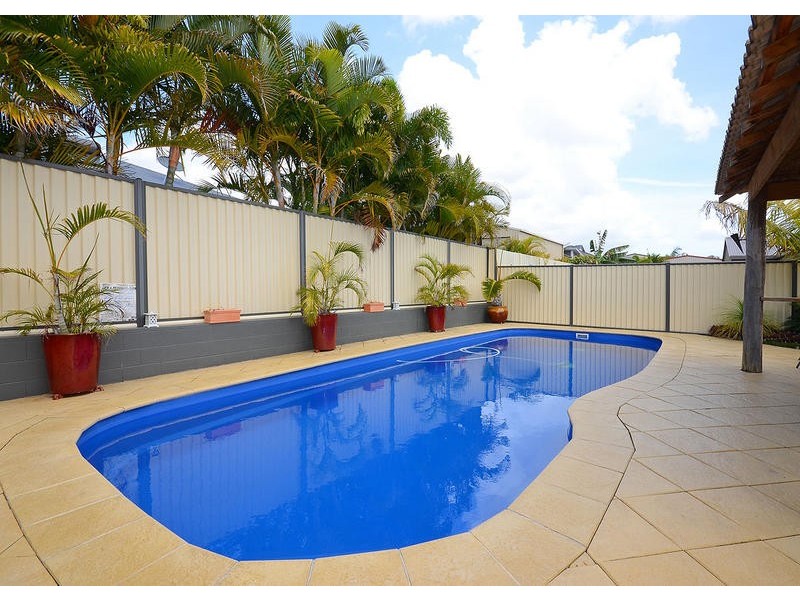13 Harrison Cct, Urangan QLD 4655