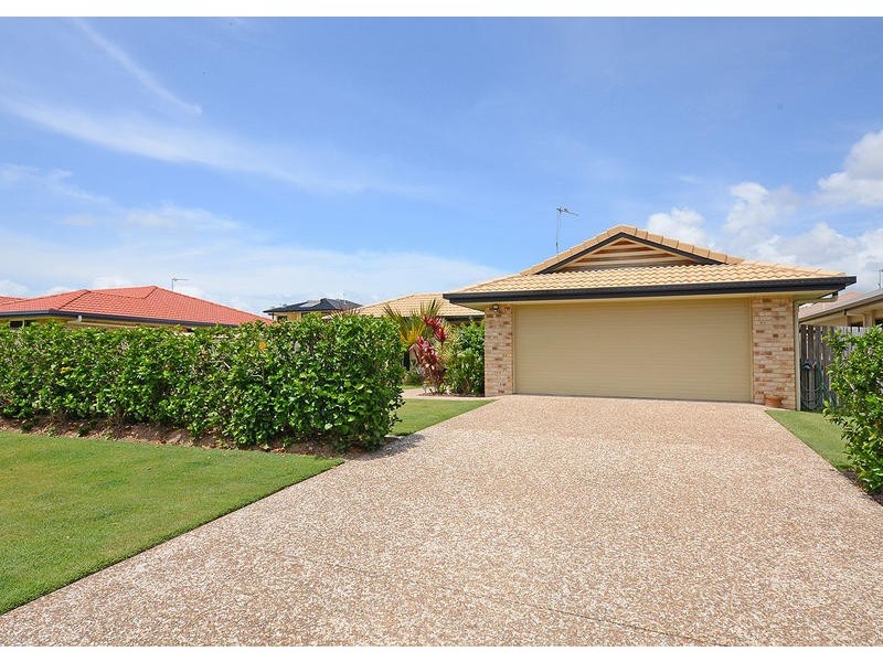 13 Harrison Cct, Urangan QLD 4655