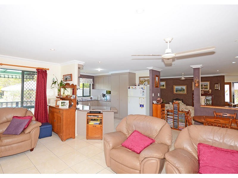 9 Whipbird Crt, Urangan QLD 4655