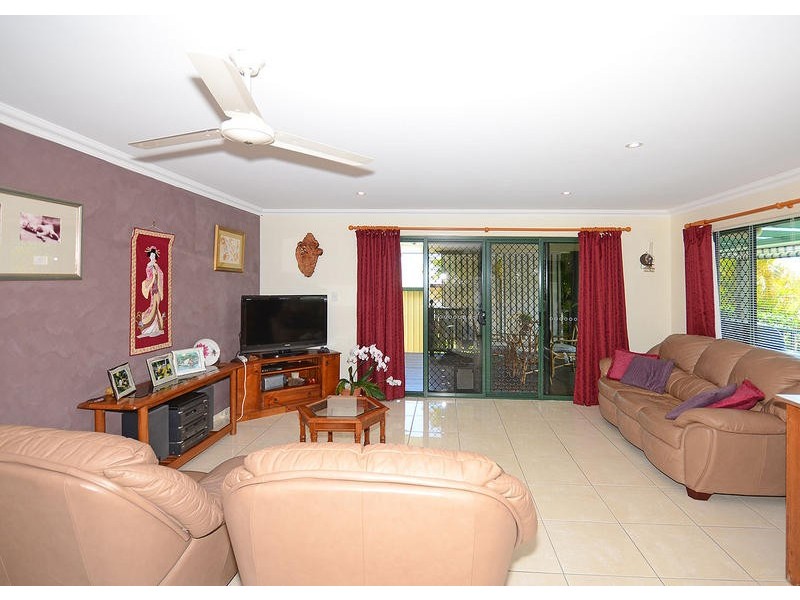 9 Whipbird Crt, Urangan QLD 4655