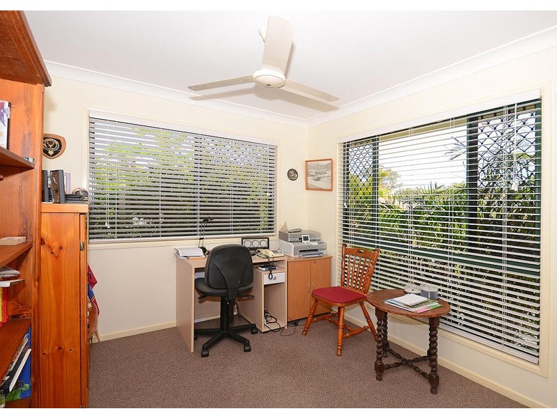 9 Whipbird Crt, Urangan QLD 4655