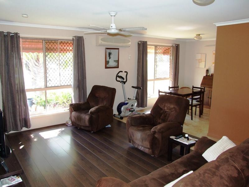 8 Dougan St, Point Vernon QLD 4655