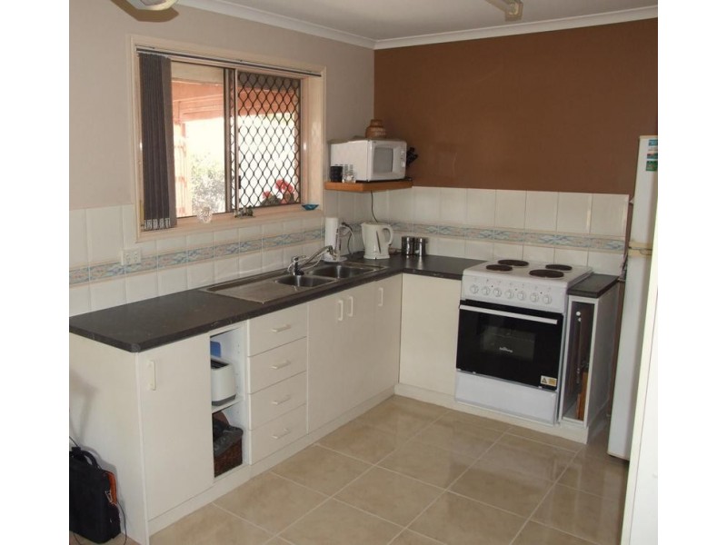 8 Dougan St, Point Vernon QLD 4655