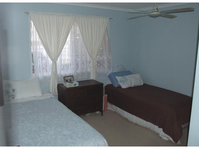 8 Dougan St, Point Vernon QLD 4655