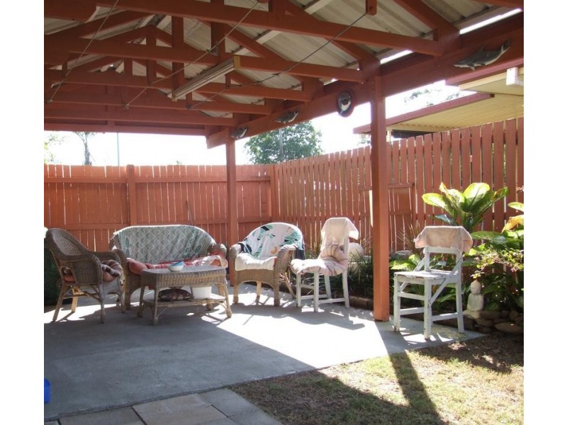 8 Dougan St, Point Vernon QLD 4655
