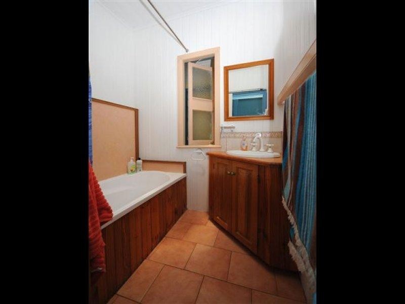 141 Pulgul St, Urangan QLD 4655