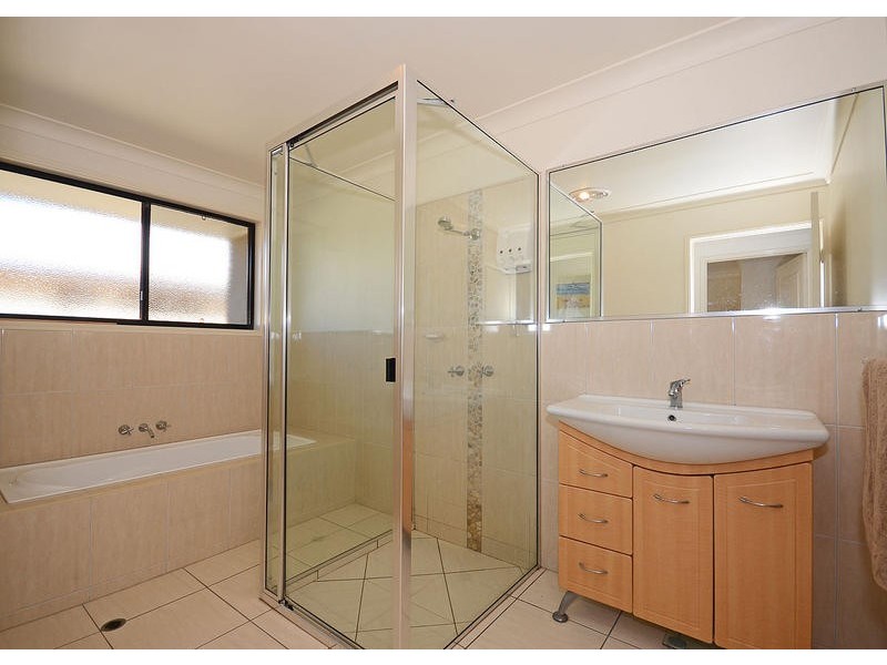 16 Lockerbie Crt, Kawungan QLD 4655