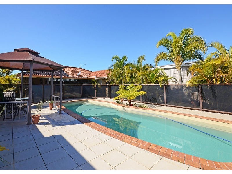 16 Lockerbie Crt, Kawungan QLD 4655