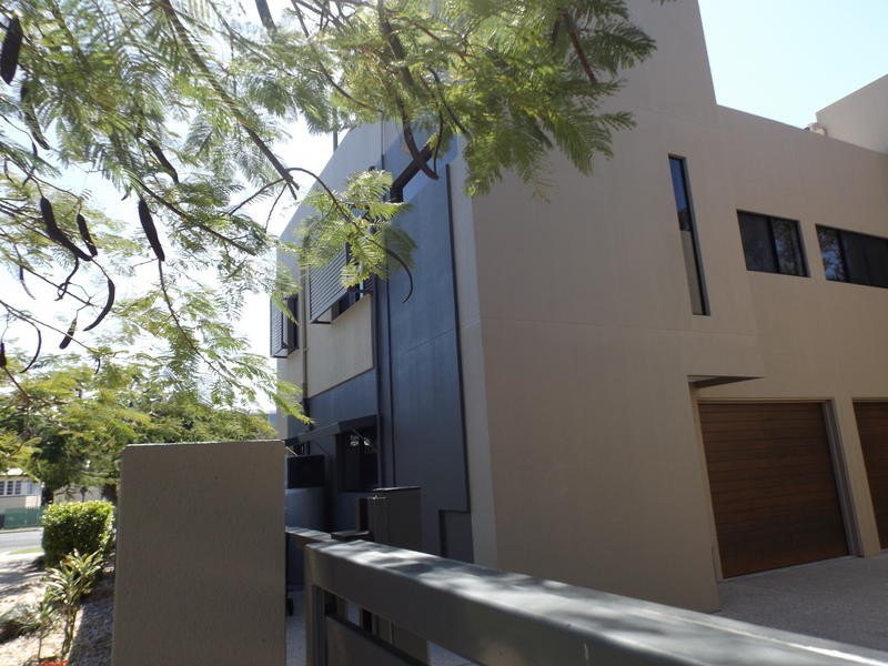 4/ 19 King St, Urangan QLD 4655