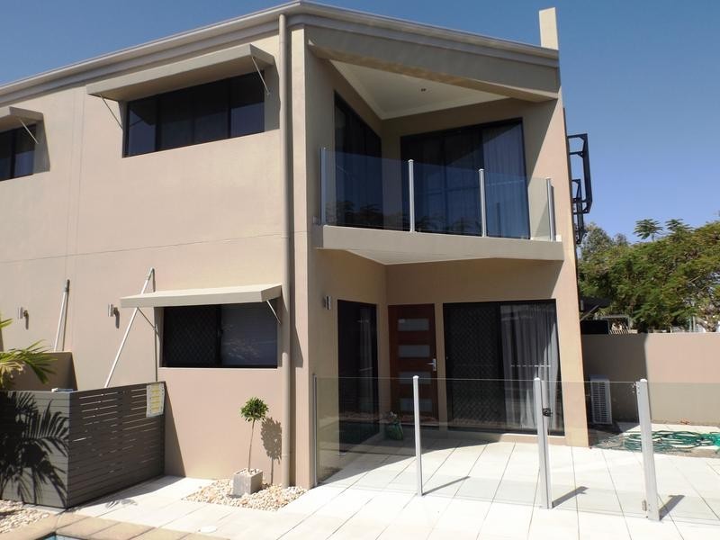 4/ 19 King St, Urangan QLD 4655