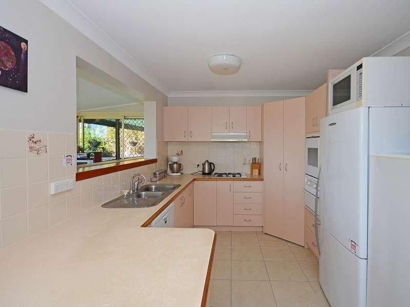 12 Crawford Drive, Dundowran QLD 4655