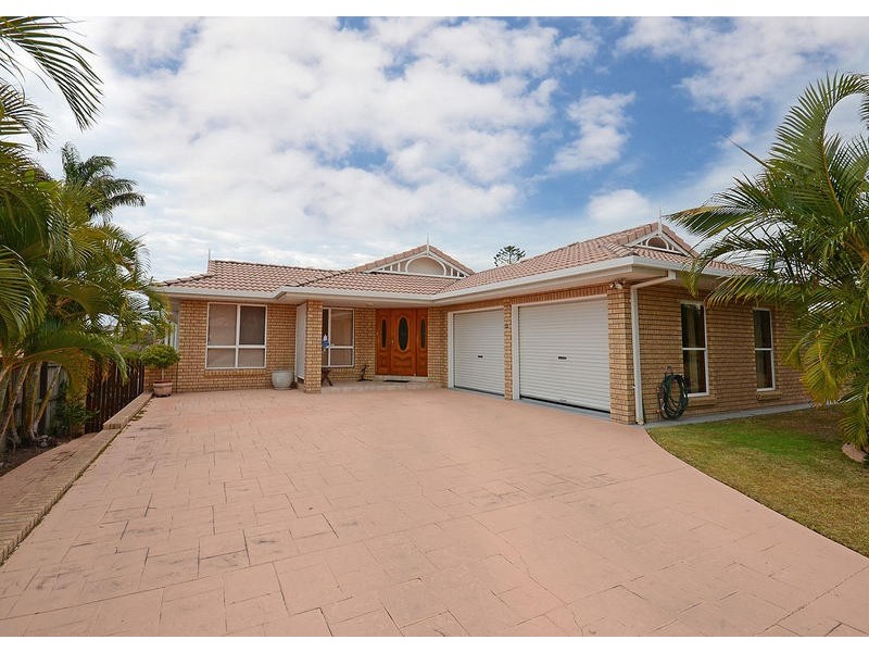 12 Cassia Avenue, Scarness QLD 4655
