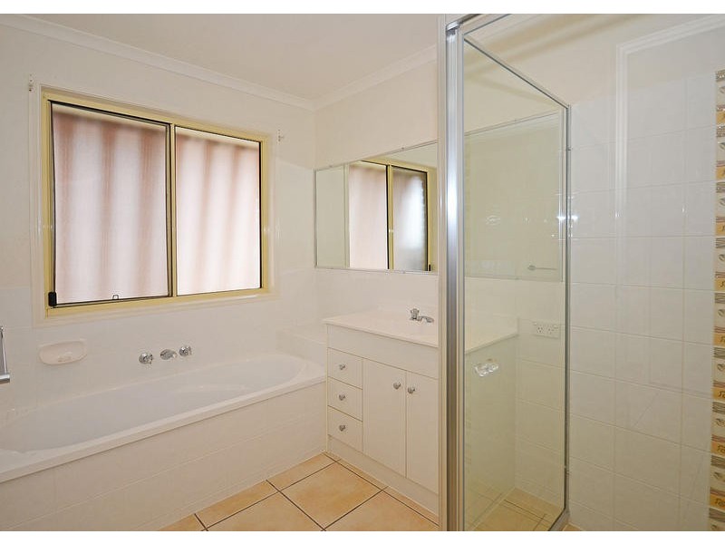 33 Pembridge Cct, Urraween QLD 4655