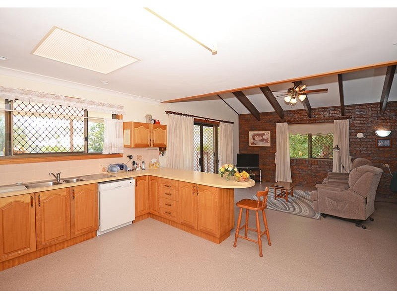 58 Helsham St, Point Vernon QLD 4655