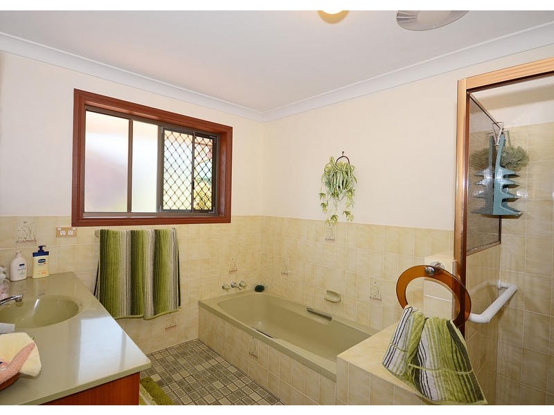 58 Helsham St, Point Vernon QLD 4655