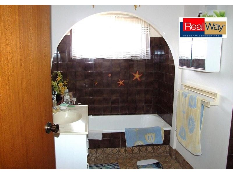 1 Palera Crt, Point Vernon QLD 4655