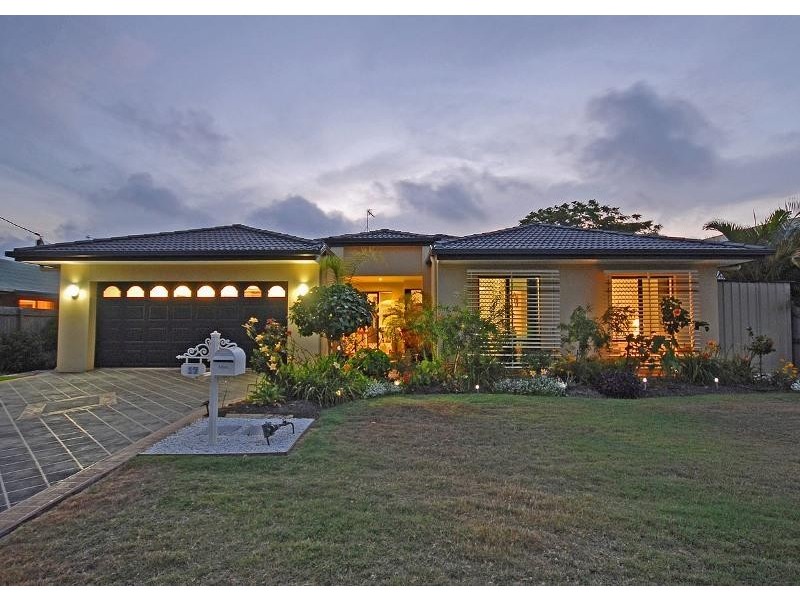 17 Prince St, Urangan QLD 4655