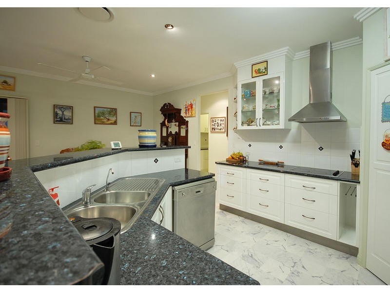 17 Prince St, Urangan QLD 4655