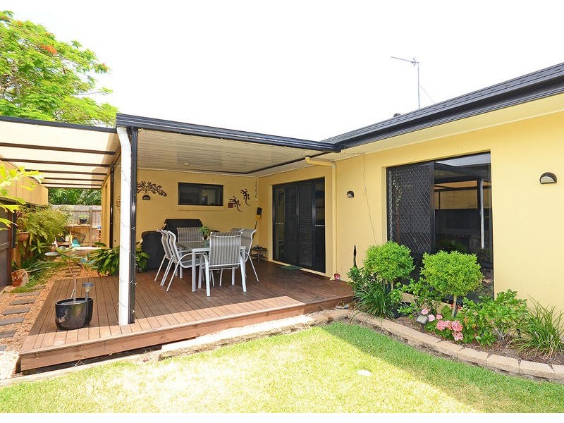 17 Prince St, Urangan QLD 4655