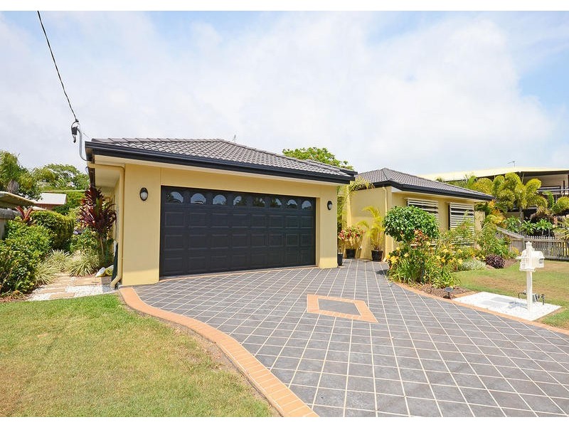 17 Prince St, Urangan QLD 4655