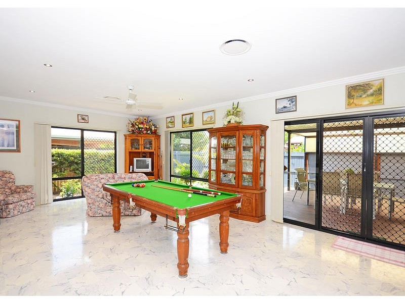 17 Prince St, Urangan QLD 4655