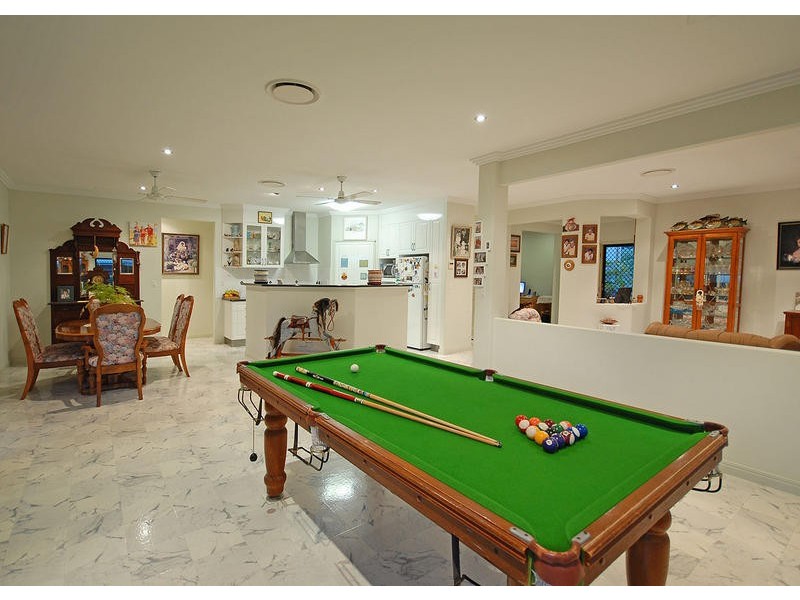 17 Prince St, Urangan QLD 4655