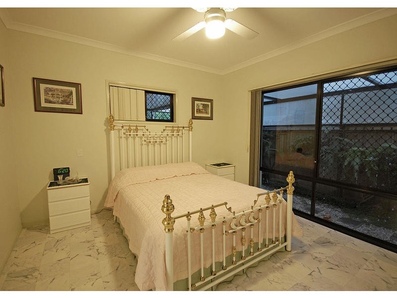 17 Prince St, Urangan QLD 4655