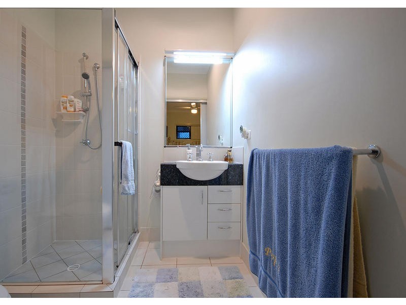 17 Prince St, Urangan QLD 4655