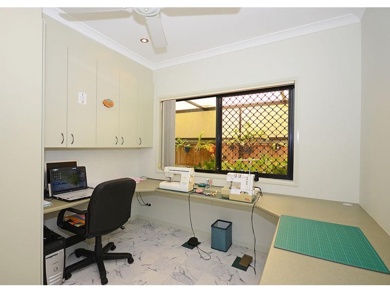 17 Prince St, Urangan QLD 4655