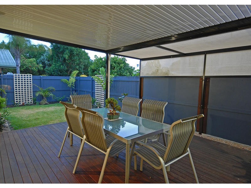 17 Prince St, Urangan QLD 4655