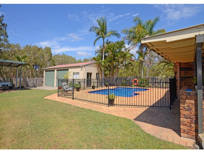 16 Bergin Crt, Torquay QLD 4655