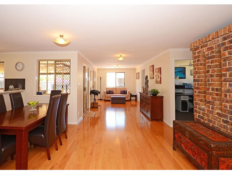 16 Bergin Crt, Torquay QLD 4655