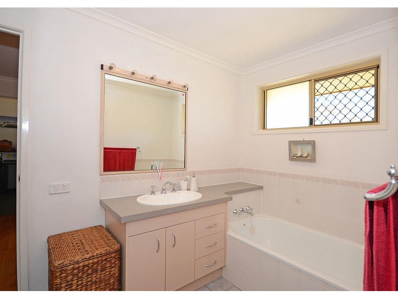 16 Bergin Crt, Torquay QLD 4655