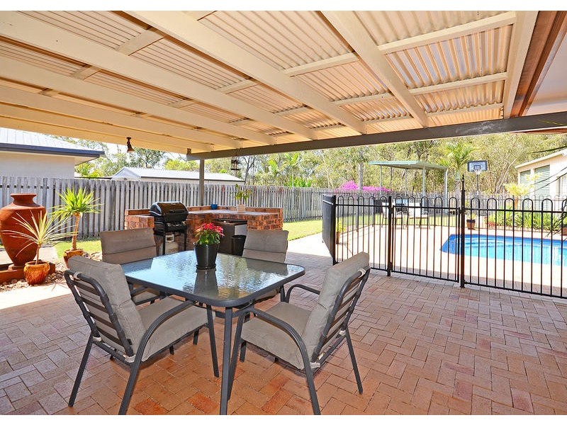 16 Bergin Crt, Torquay QLD 4655