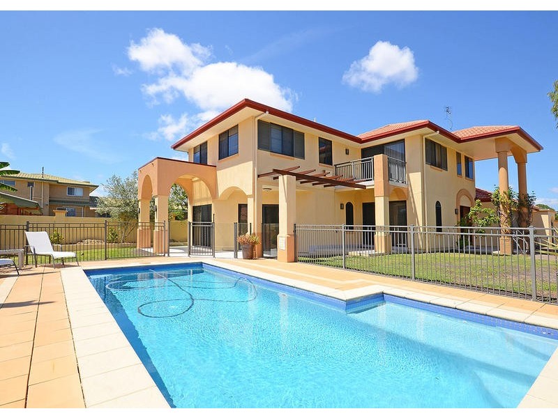 168B Long St, Point Vernon QLD 4655