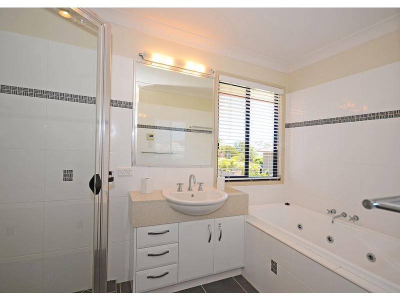 168B Long St, Point Vernon QLD 4655