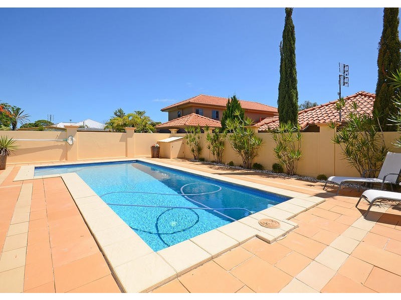 168B Long St, Point Vernon QLD 4655