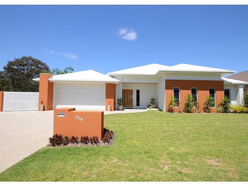 219 Long St, Pialba QLD 4655