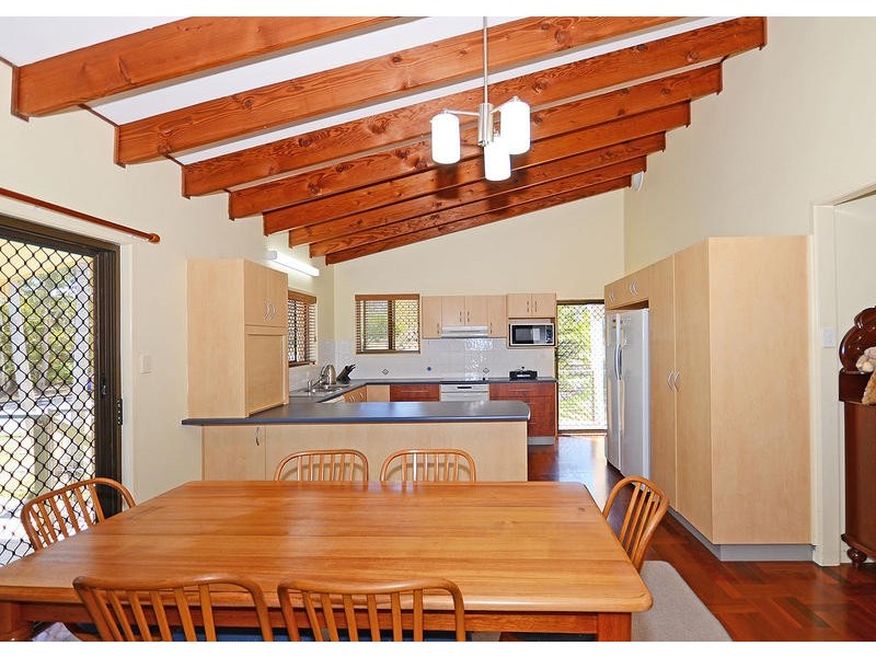 11 Flinders St, Point Vernon QLD 4655