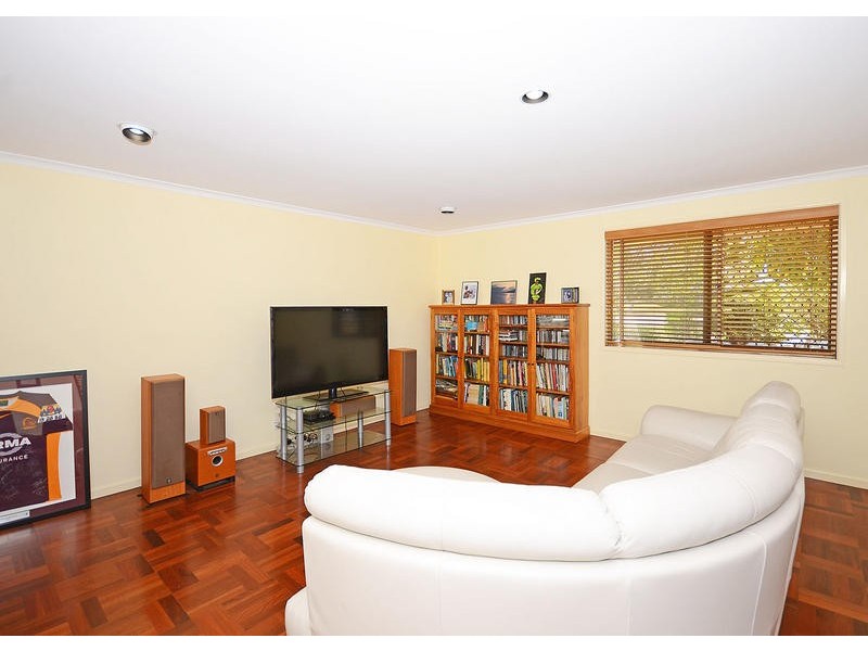 11 Flinders St, Point Vernon QLD 4655