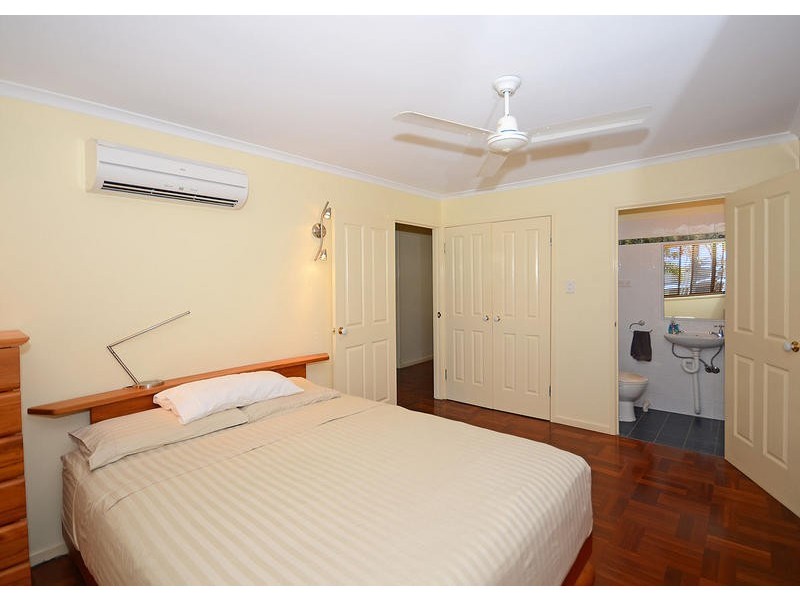 11 Flinders St, Point Vernon QLD 4655