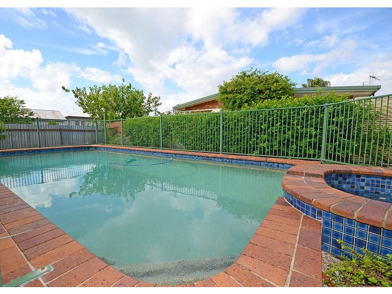 57 Hibiscus Street, Urangan QLD 4655