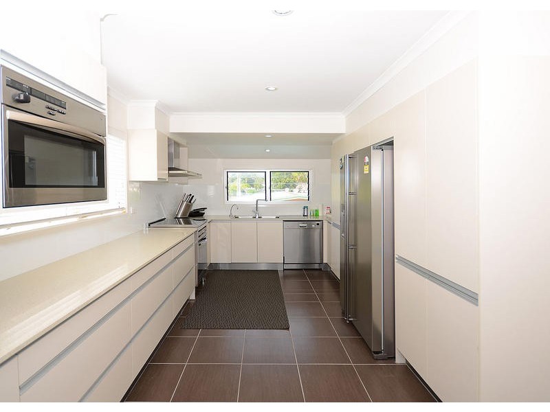 57 Hibiscus Street, Urangan QLD 4655