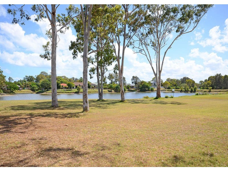 20 Lester Cres, Torquay QLD 4655