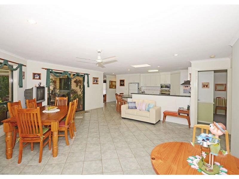 20 Lester Cres, Torquay QLD 4655