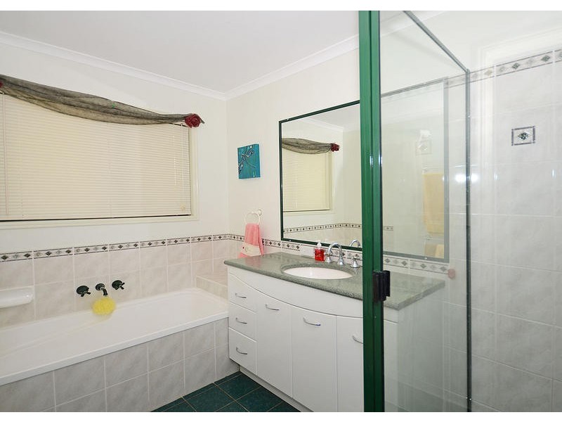 20 Lester Cres, Torquay QLD 4655
