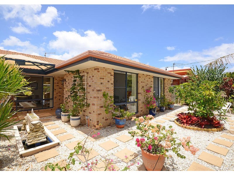 20 Cooloola Crescent, Urangan QLD 4655