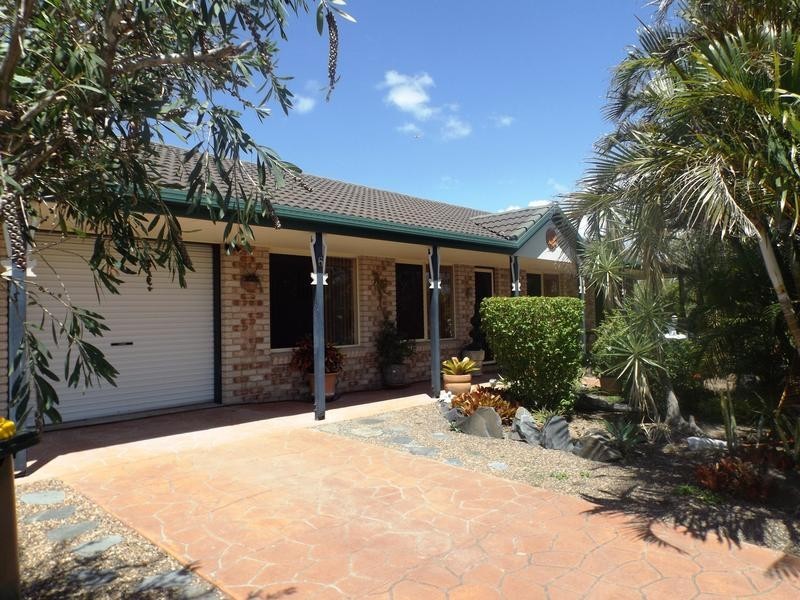 6 Bushlark Ave, Eli Waters QLD 4655