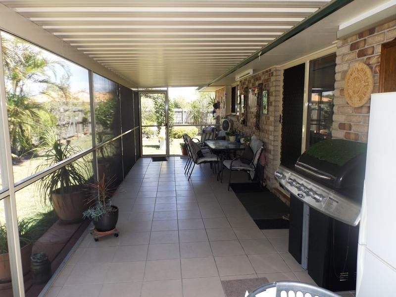 6 Bushlark Ave, Eli Waters QLD 4655