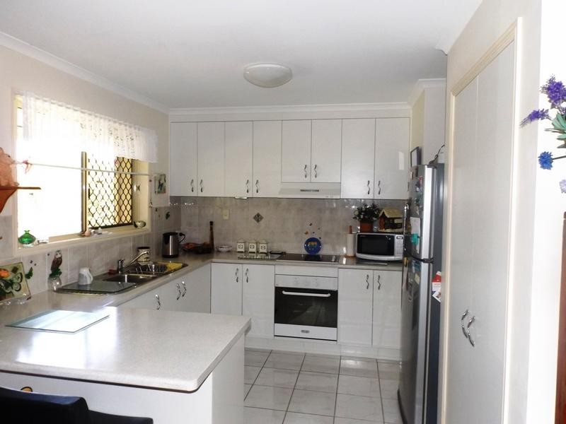 6 Bushlark Ave, Eli Waters QLD 4655
